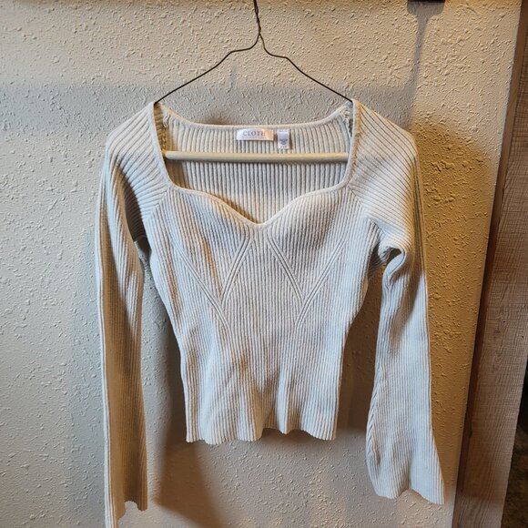 Cloth women's cream long sleeve blouse, pullover, flared at wrists, Medium. - Picture 4 of 9